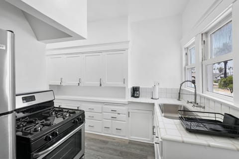 Renovated, furnished rooms w/ central location! (id. 39843)
