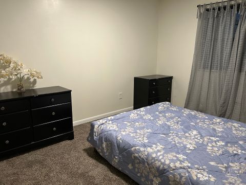 Private Room in 3Bed.1Bath