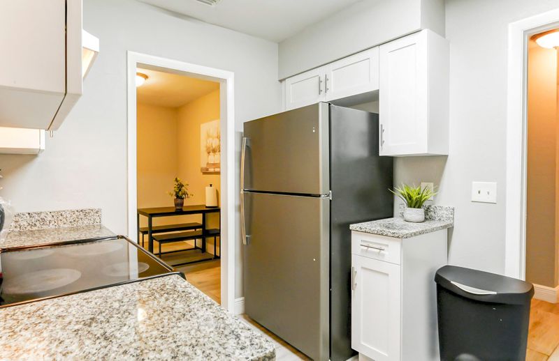 roommates in Undisclosed, Tampa, FL 33604 Beautiful & Cozy LOWERY PARK HOME! Centrally Located to Bus Lines and within walking distance to Winn-Dixie (id. 4021) - cirtru.com