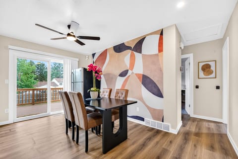 Renovated & Spacious • All Utilities • Fast WiFi • Washer/Dryer • 7 Min to Bus Stop • Academy Corridor (id. 39956)