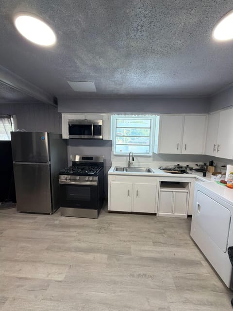 roommates in Undisclosed, Grand Prairie, TX 75050 Very quiet , Spacious , Nice Backyard . Affordable ,  in Grand Prairie (id. 43103) - cirtru.com