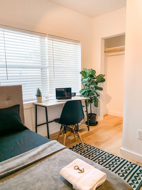 Large, Spacious and Amazing!! Everyone Has Their Own Bathroom!! (id. 13717)