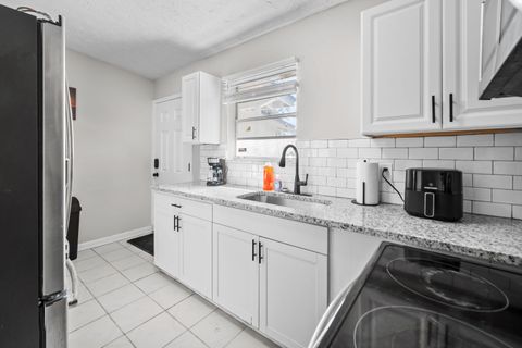 10 SECOND Walk to Bus Stop  Smart TVs  Mini Fridges  8 Min Walk to Dollar General  Newly Renovated Home (id. 30445)