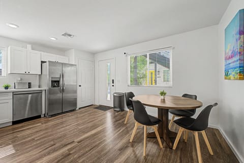 *JUST LAUNCHED* Only Four People, Large Fridges in Each Room & Fully Furnished Kitchen! (id. 36991)