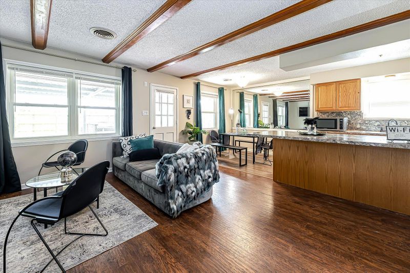 roommates in Undisclosed, Houston, TX 77075 Super Location – Hobby Airport & Convenient Highway/Grocery Store Access! (id. 9138) - cirtru.com