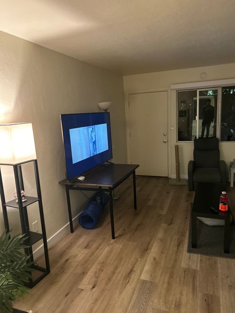 roommates in San Diego Room2Bed.1Bath - cirtru.com