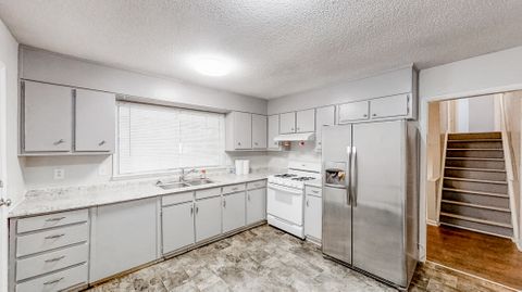roommates in Undisclosed, Stone Mountain, GA 30083 Charming and Spacious Home in Stone Mountain, a 5 min walk to bus stop S Hairston Rd@Fieldgreen Dr (id. 447) - cirtru.com