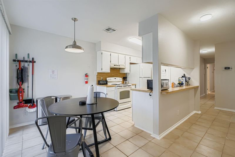 roommates in Undisclosed, Austin, TX 78745 Convenient South Austin Living Near Menchaca — Walk to Groceries, Restaurants, and Transit! (id. 29816) - cirtru.com