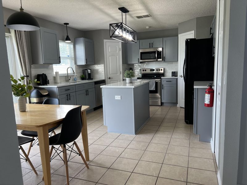 Spacious & Modern Davenport House with Garage (id. 4819)