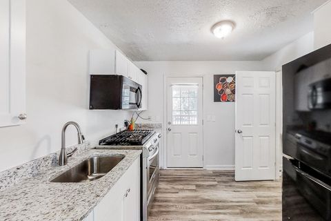 Live Brightly in Forest Park! Freshly Renovated Coliving Space with Everything You Need to Feel at Home! (id. 1365)