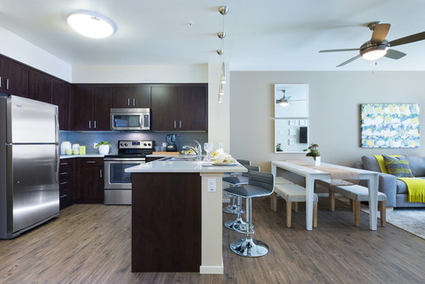 roommates in Redwood City Luxury Apt with Gym + Pool - cirtru.com