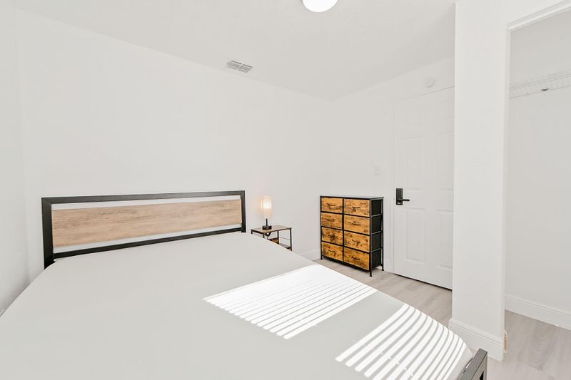 roommates in Undisclosed, Sanford, FL 32771 Renovated 2 Bedroom Sanford Home 8 Min to Downtown Sanford & Airport. (id. 15765) - cirtru.com