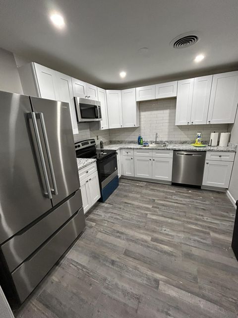 Large Private Suites in a Nicely-Renovated Home, with Convenient Augusta Location (id. 12853)