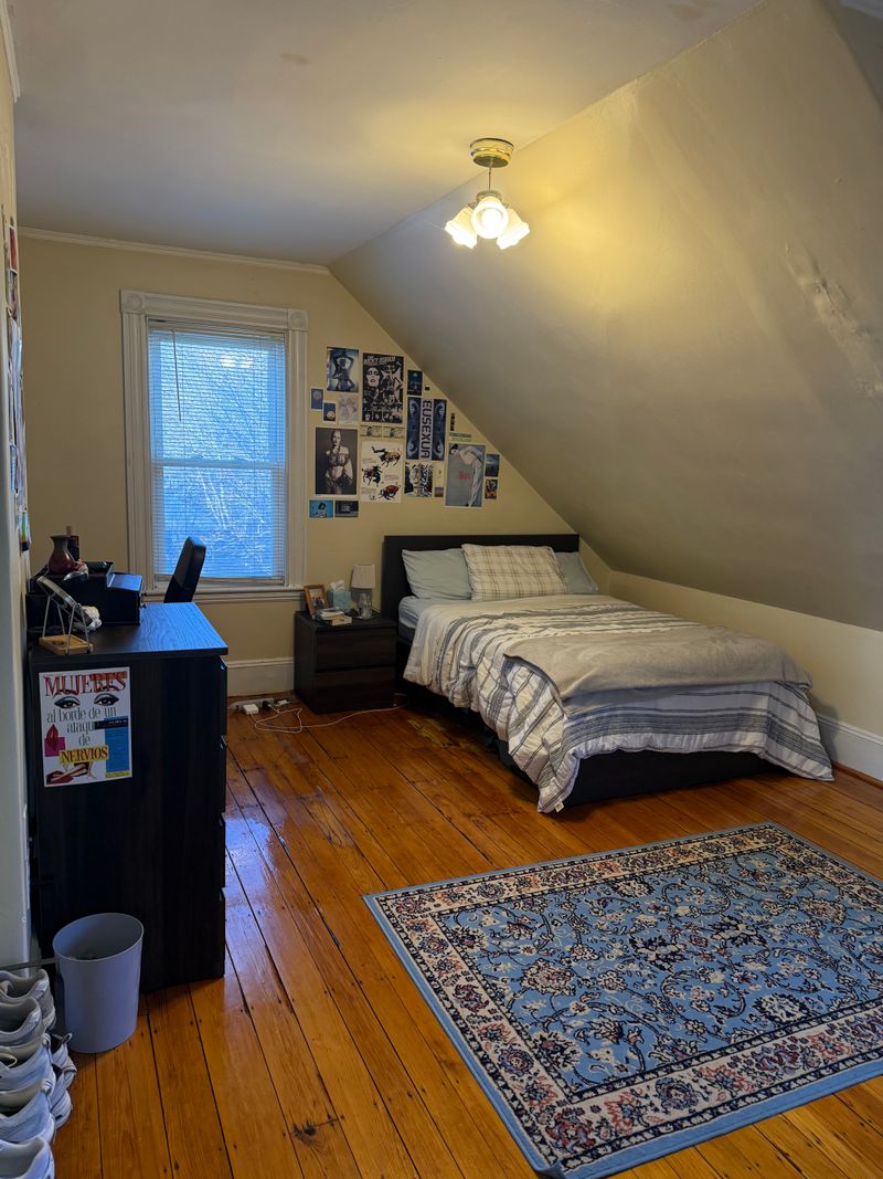 roommates in Roxbury Shared Room in 4Bed.3Bath - cirtru.com