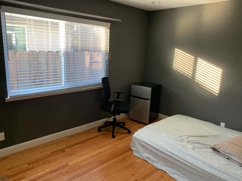 roommates in Santa Clara Private bedroom with attached bath - cirtru.com