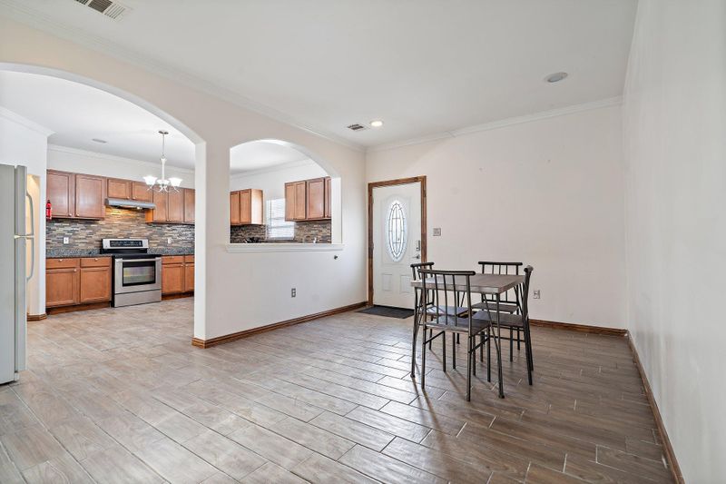 roommates in Undisclosed, Dallas, TX 75211 Newly renovated Comfortable Dallas Property! In a quiet low traffic street, 1 block from public transportation. Fully stocked kitchen and high speed Wifi! (id. 12040) - cirtru.com
