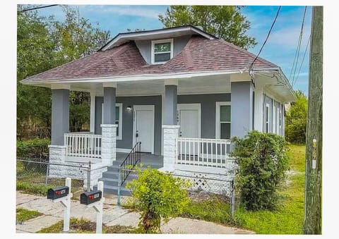 roommates in Undisclosed, Jacksonville, FL 32209 Jacksonville House. Homey & newly-renovated (id. 7890) - cirtru.com