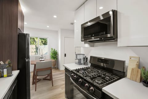 roommates in Los Angeles Entire Place 1Bed.1Bath - cirtru.com