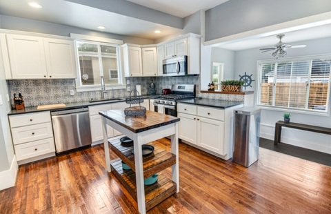 Fully Furnished 4 bed 2 bath Gem!