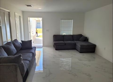 Private Room in 3Bed.2Bath