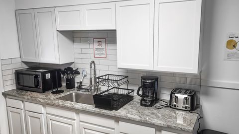 Clean & Secure West Park Home | Private Furnished Rooms | Fast Move-In (id. 20381)