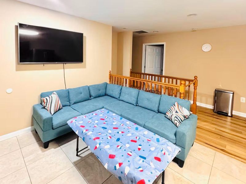 roommates in Undisclosed, Rockville, MD 20851 Amazing bright 4BR upper level Apt in Rockville (id. 22597) - cirtru.com