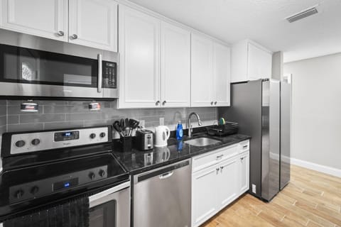 FULLY RENOVATED HOME 
 Private Rooms •  Modern Kitchen •  Free Laundry • (id. 33756)