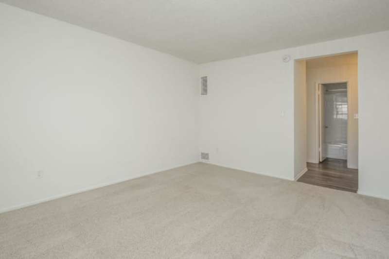 roommates in Fullerton Private Room in 2Bed.1.5Bath - cirtru.com