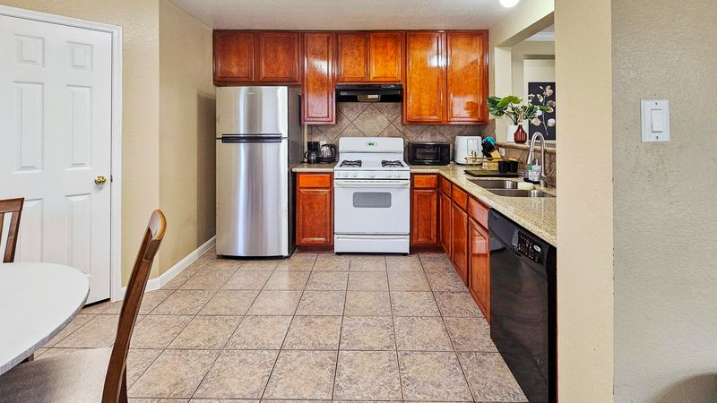 roommates in Undisclosed, Houston, TX 77047 Cozy & homey Houston House close to shopping and Hobby Airport (id. 9191) - cirtru.com