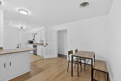WE MAY NOT BE FOR YOU. We Are For Quality Working Professionals Seeking a Community to #RentSmarter • A Home: You Deserve More Than Just a Room!All Utilities • 1Gig WiFi • Fully Stocked Kitchen  Top Host in Irving (id. 32640)