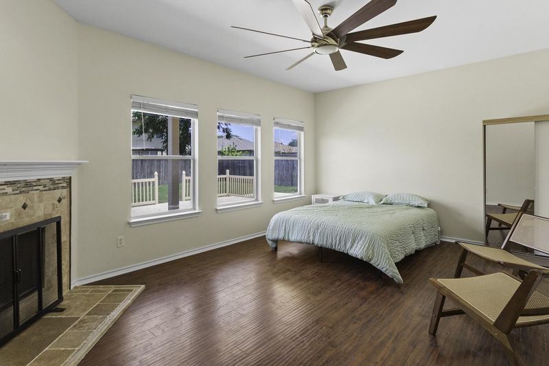 10% Off First 6 Weeks + No Move-In Fee! |  Utilities Included |  Spacious Rooms |  Near Tesla, The Domain & Major Employers | Greenbury Manor (id. 12700)