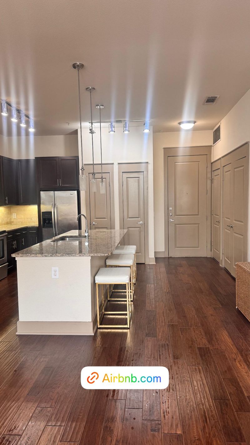 roommates in Undisclosed, Houston, TX 77063 Minutes away from Galleria (id. 16362) - cirtru.com