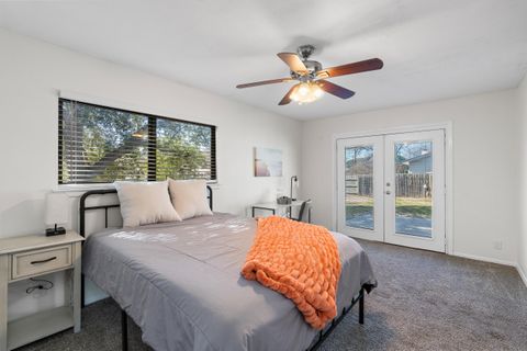 Renovated Vibes in Live Oak  Modern Style + Chill Spaces  Close to The Forum shopping Center #RoomGoals (id. 11228)