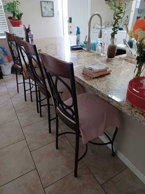 roommates in Undisclosed, Houston, TX 77074 Renovated Sharpstown Home – 2 Blocks to Transit, 1 GB Fiber, Multiple En-Suites (id. 12986) - cirtru.com