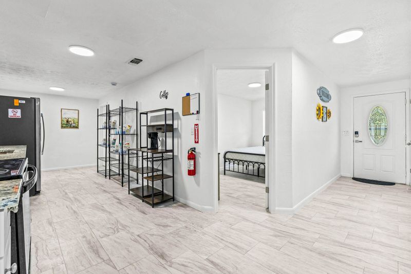 roommates in Undisclosed, Orange Park, FL 32073 SUPER CLEAN*Organized*Centrally Located Orange Park House with Dining areaAward Winning HOST (id. 7371) - cirtru.com