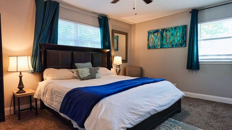 roommates in Undisclosed, Haltom City, TX 76117 Modern Haltom City Home close to highways and Tyson Foods, Dillard's Distribution center (id. 19230) - cirtru.com