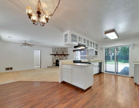 Peaceful Sierra Nevada Retreat – Spacious Home on 1-acre of Private Forest (id. 16601)