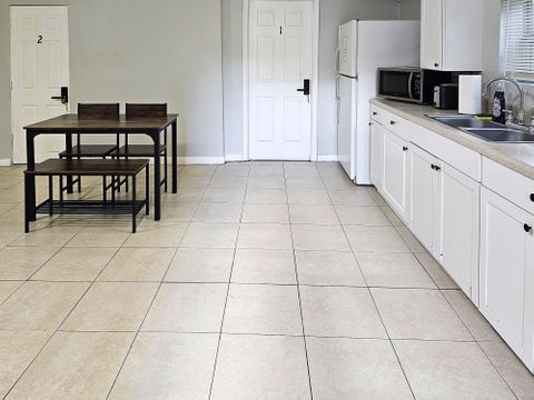 roommates in Undisclosed, Orlando, FL 32839 Orlando Additional Housing Unit (ADU) Near public transportation. (id. 5233) - cirtru.com