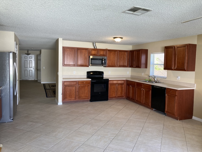 roommates in Sanford Entire Place 4Bed.2Bath Family room - cirtru.com