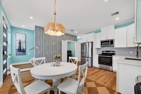 roommates in Undisclosed, Houston, TX 77020 Live in Northside, less than a minute walk to transit stop Lyons Ave @ Featherstone St (id. 35048) - cirtru.com