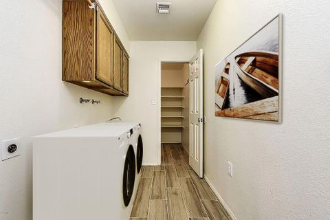 Awesome location close to US-60, newly-renovated comfortable home, biweekly cleanings, free laundry! (id. 6272)