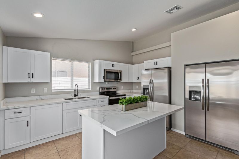 roommates in Undisclosed, Phoenix, AZ 85037 Spacious, Cozy Room in Clean Phoenix Home – Prime Location Near 91st Ave & Thomas! Close to Shopping, Dining, and Transit. Move-In Ready, Act Fast! (id. 2487) - cirtru.com