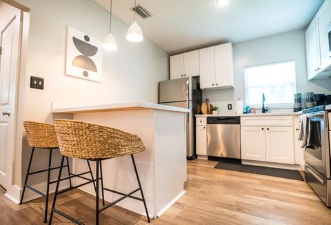 roommates in Undisclosed, Jacksonville, FL 32254 Cozy Renovated Murray Hill Home | Free WiFi & Laundry | Furnished Rooms | All Utilities Included (id. 12156) - cirtru.com