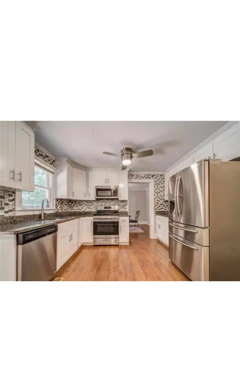 roommates in Undisclosed, Lithonia, GA 30058 Beautiful and Spacious Home  
Close To Public Transits (id. 13469) - cirtru.com