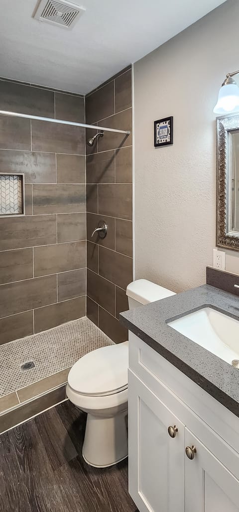 roommates in Undisclosed, Houston, TX 77004 Large Property in quiet safe neighborhood near Downtown and Medical Center.  One block from transit stop, High Speed wifi! (id. 2472) - cirtru.com