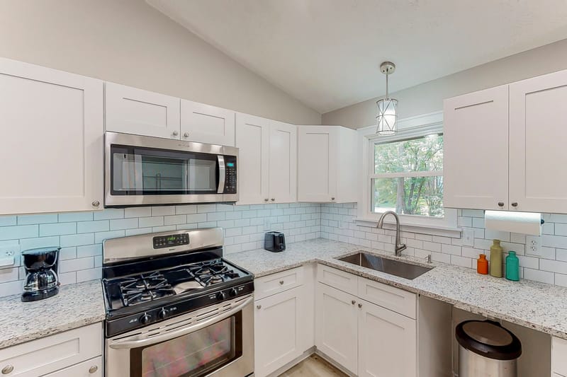 5/5 Stars!  Keyless Entry  Friendly Housemates  Newly Renovated  Responsive Host  Professionally Cleaned Monthly  Laundry Onsite for Convenience  4-min Walk to Groceries 
 10-min Drive to Downtown McDonough under 10 miles to Conyers (id. 2912)