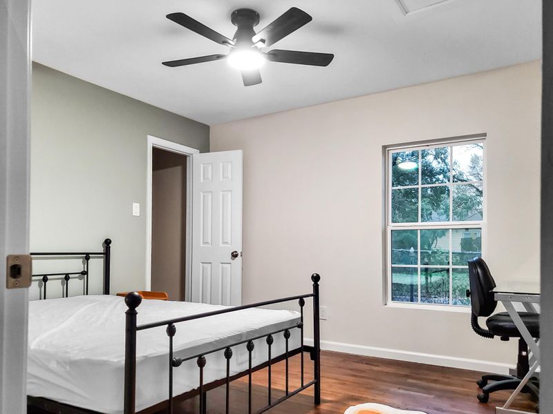 Live in South Side, a 2 minute walk to transit stop M L King Blvd @ Marietta (id. 13393)