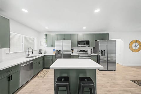 Fully  Remodeled- Upgrades! Mesa  Home near , freeways &  2 Fridges & 2 sets Washer/Dryer (id. 40027)