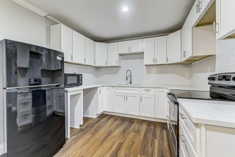 Newly-renovated & spacious Jacksonville Home on large lot (id. 4292)