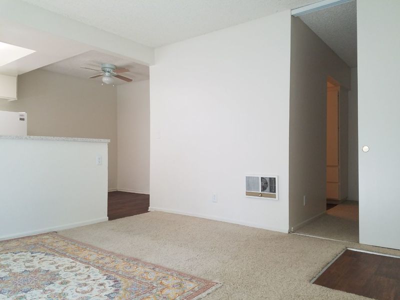 Large STUDIO for rent!! $700 OFF